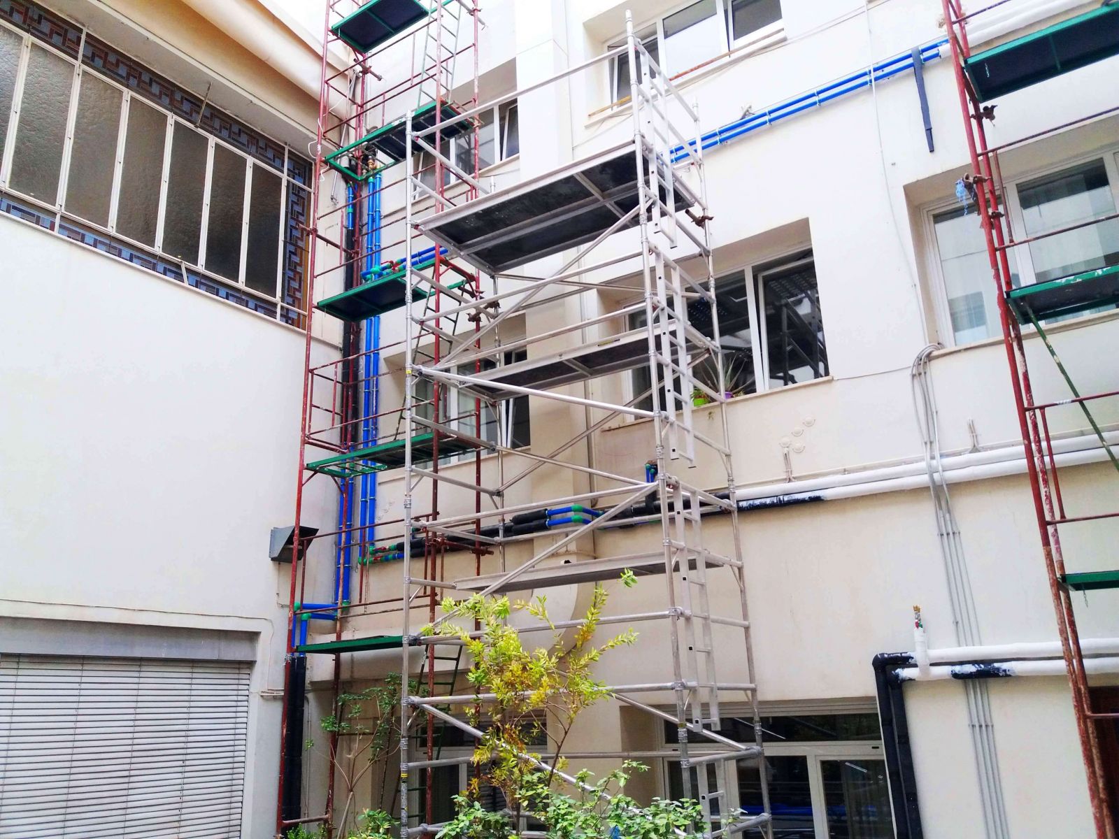 REPLACEMENT OF AIR CONDITIONING NETWORK IN AN OFFICE BUILDING COMPLEX IN THE CENTER OF ATHENS 